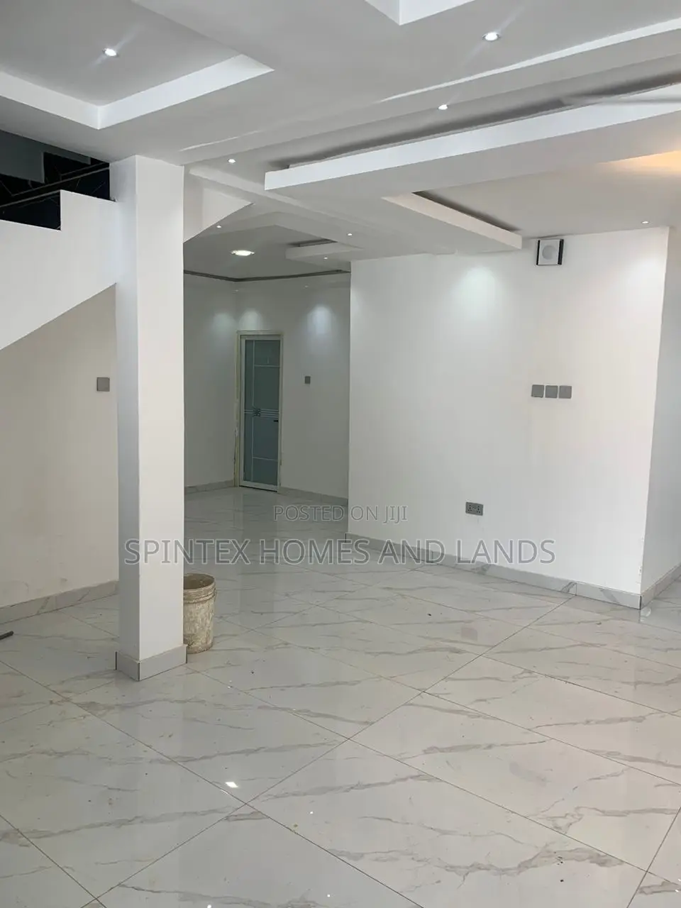 3bdrm Mansion in Community 18 Block, Spintex for sale