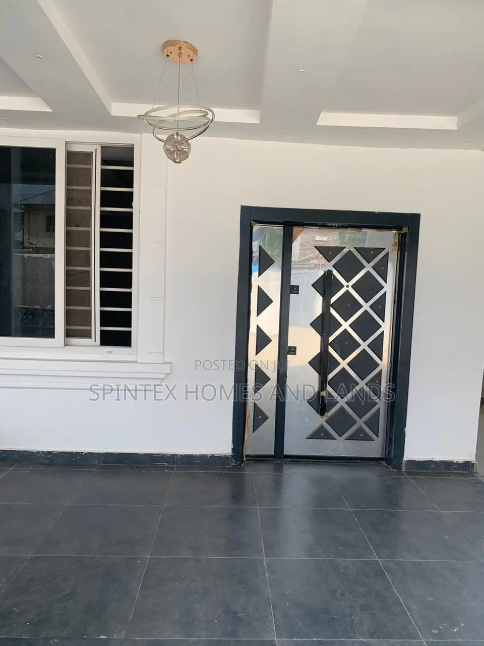 3bdrm Mansion in Community 18 Block, Spintex for sale
