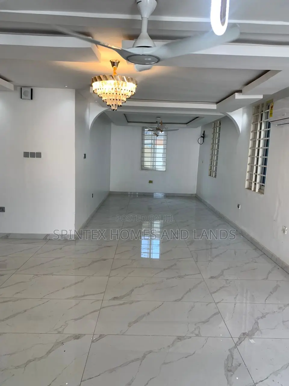 3bdrm Mansion in Community 18 Block, Spintex for sale