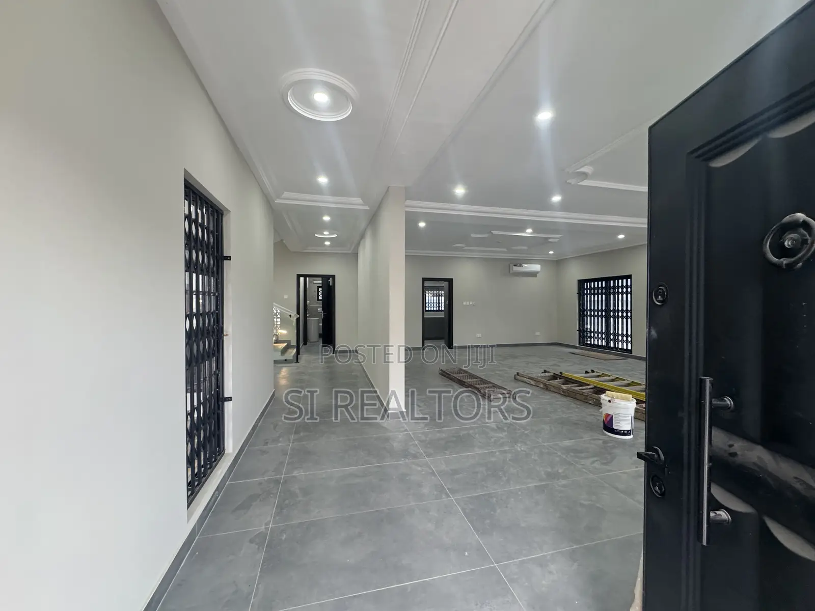 5bdrm Duplex in Near Ability Square, Adjiriganor for sale