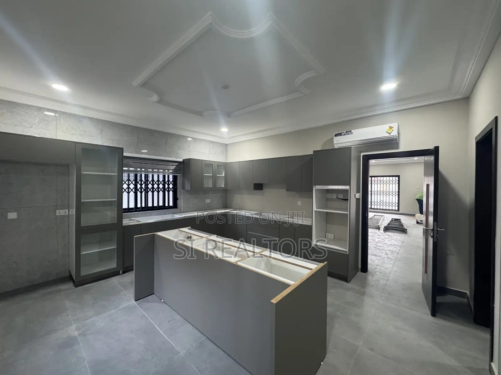 5bdrm Duplex in Near Ability Square, Adjiriganor for sale