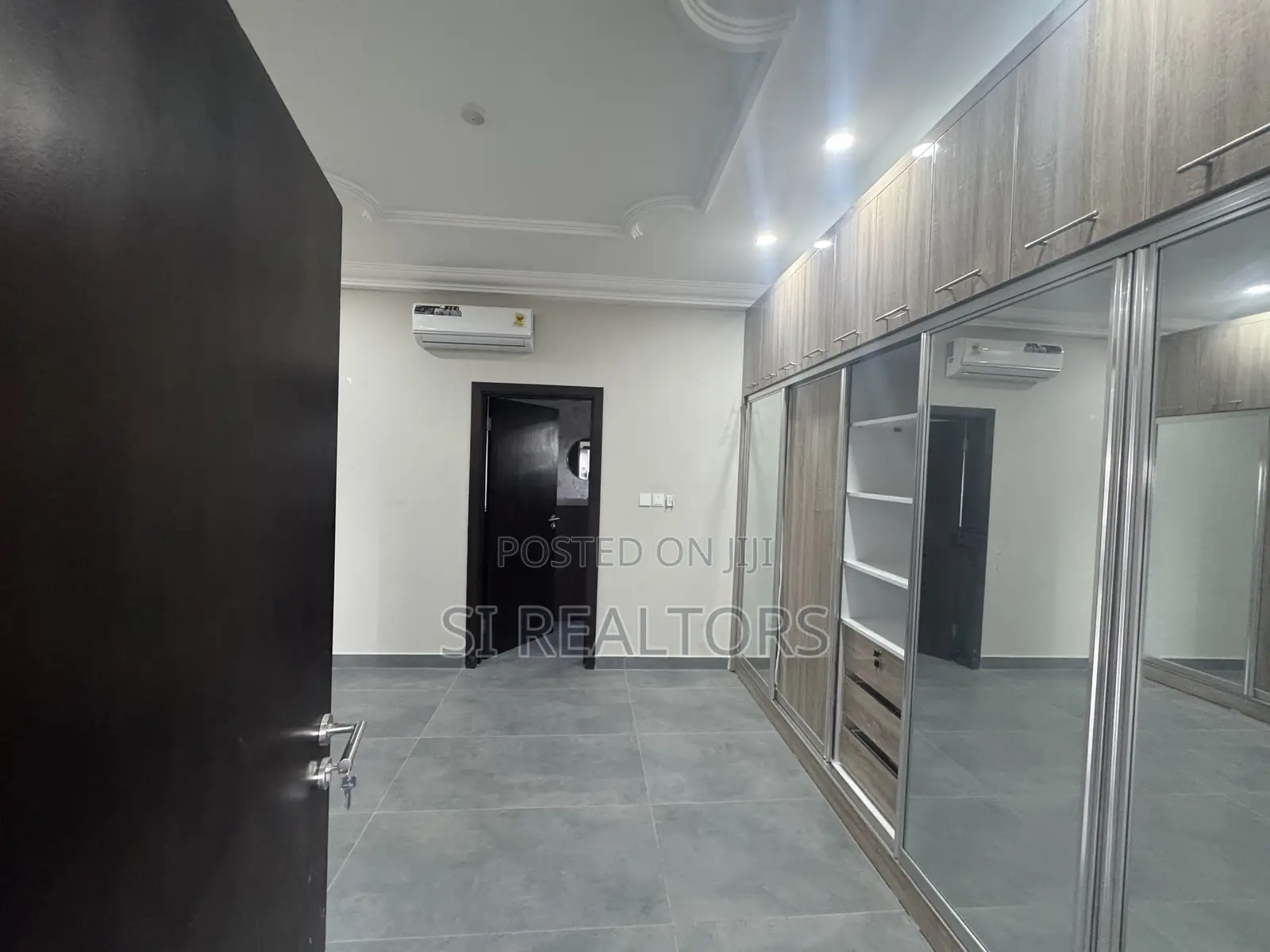 5bdrm Duplex in Near Ability Square, Adjiriganor for sale