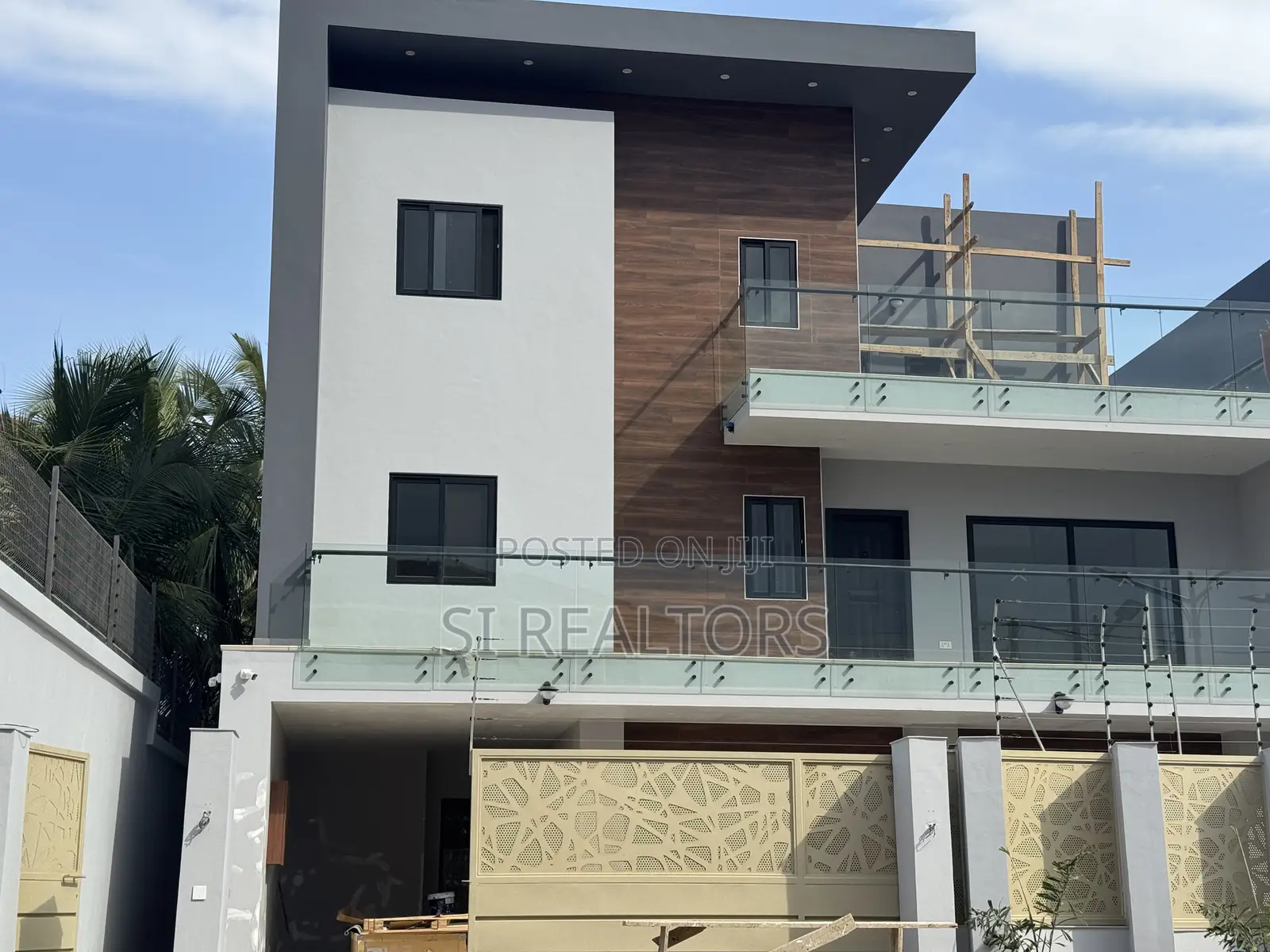 5bdrm Duplex in Near Ability Square, Adjiriganor for sale