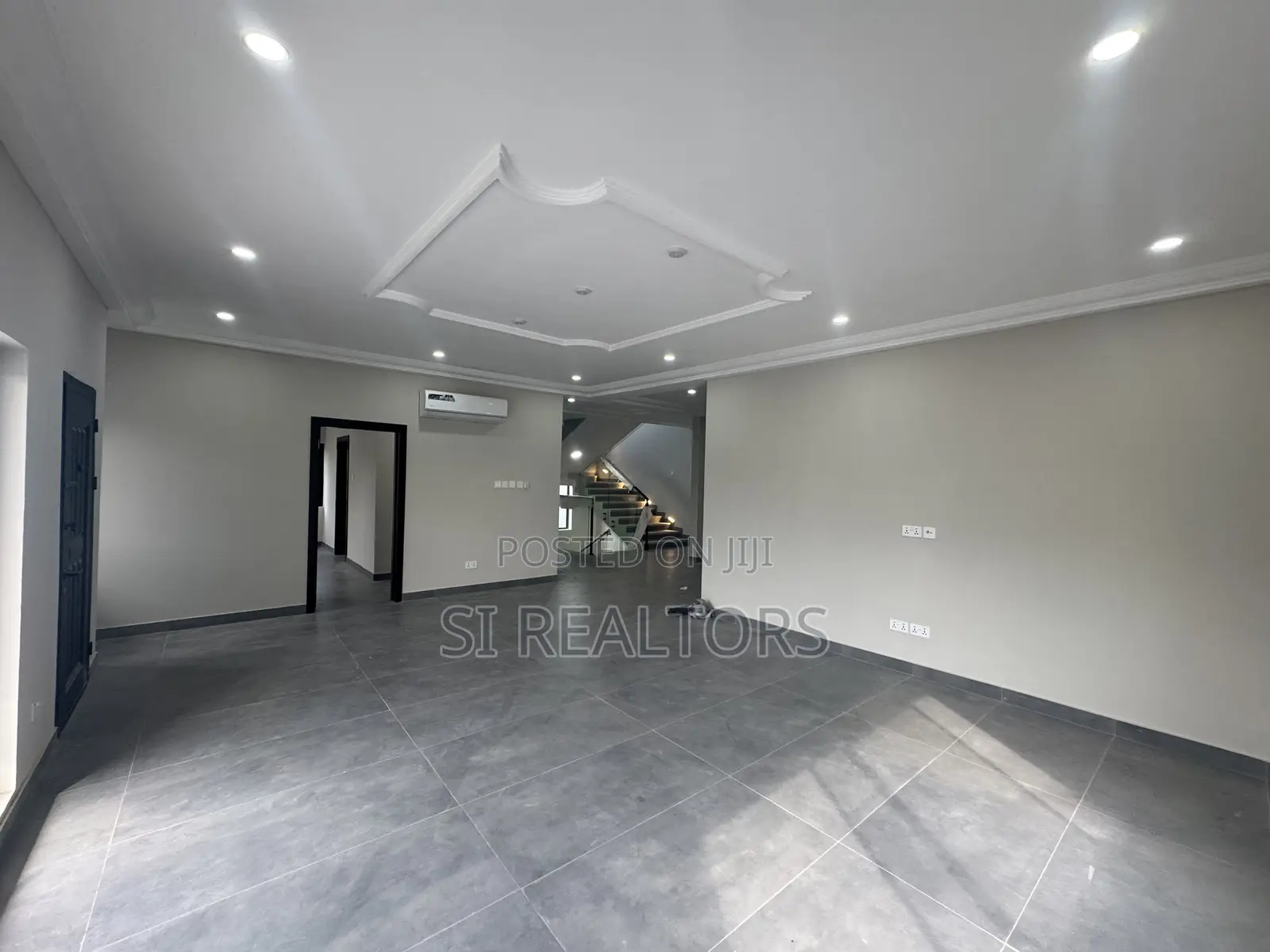 5bdrm Duplex in Near Ability Square, Adjiriganor for sale