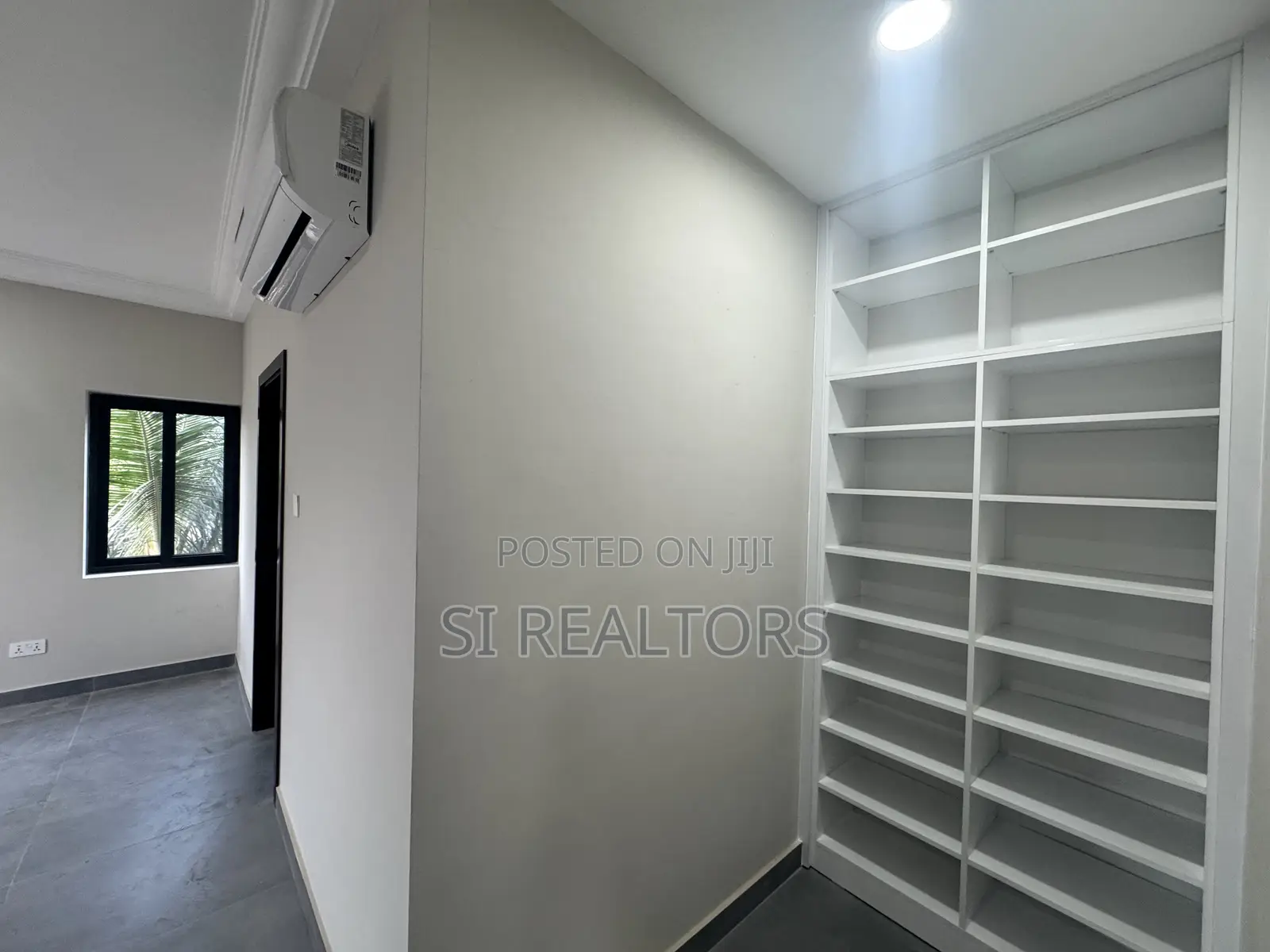 5bdrm Duplex in Near Ability Square, Adjiriganor for sale