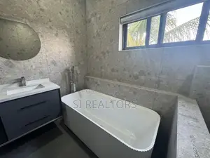5bdrm Duplex in Near Ability Square, Adjiriganor for sale