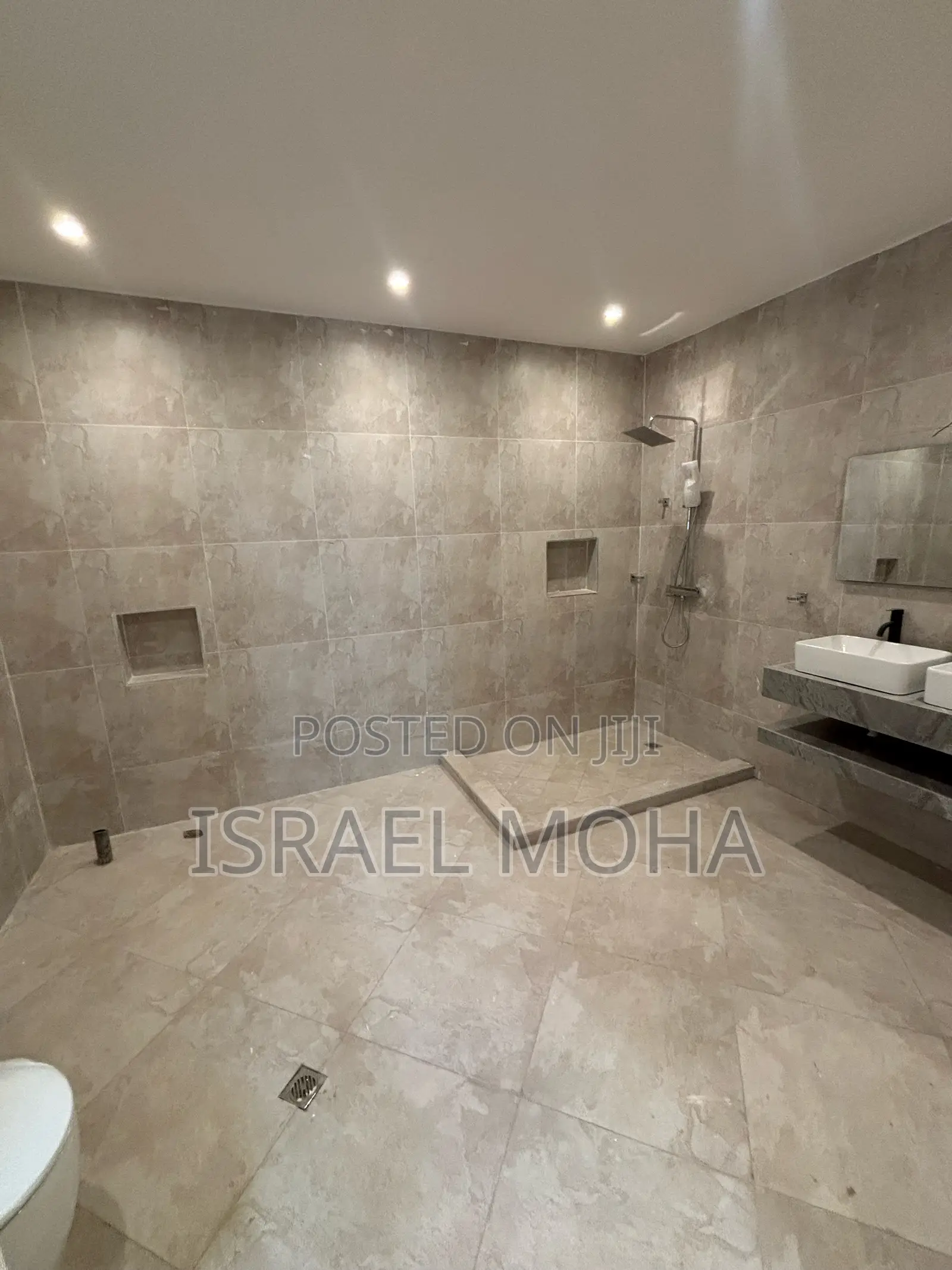 4bdrm Duplex in Lakeside Community 8, Ashaley Botwe for Sale