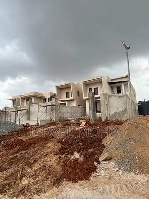 4bdrm Duplex in Lakeside Community 8, Ashaley Botwe for Sale