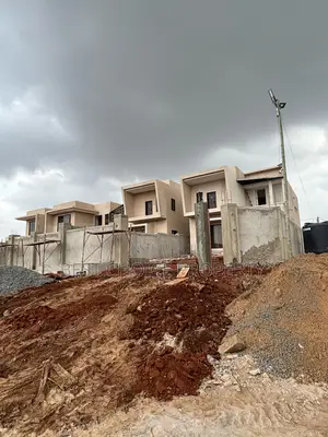 4bdrm Duplex in Lakeside Community 8, Ashaley Botwe for Sale