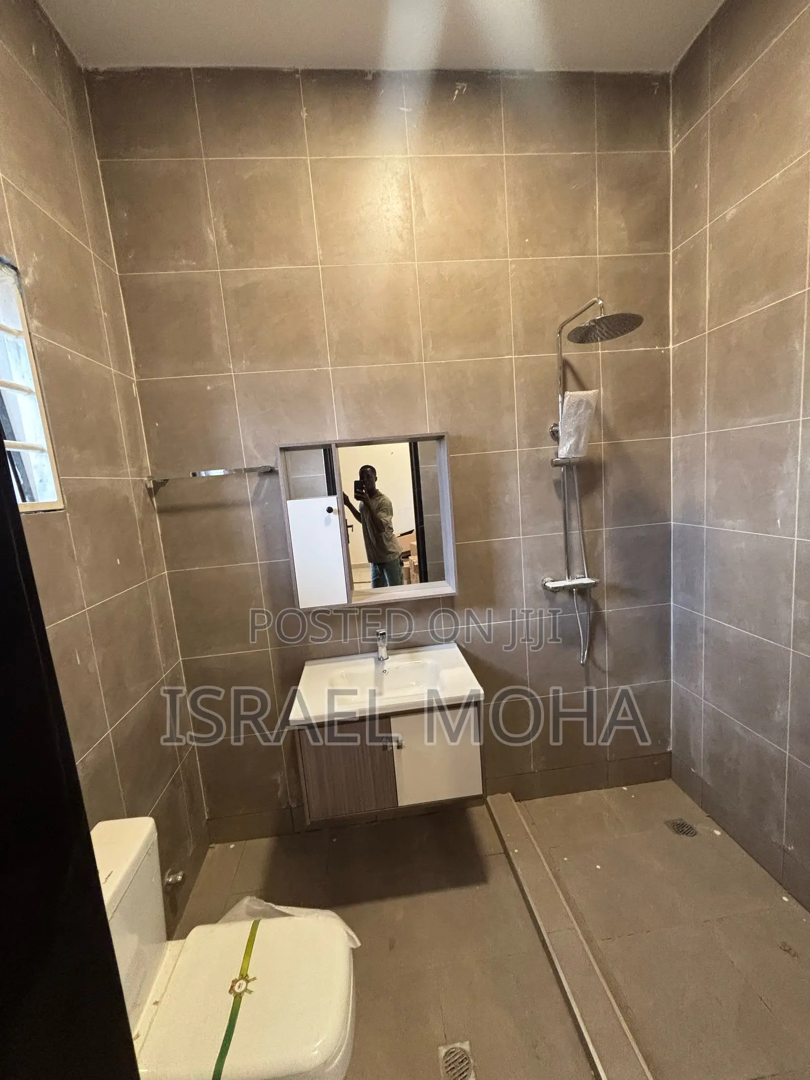 4bdrm Duplex in Lakeside Community 8, Ashaley Botwe for Sale