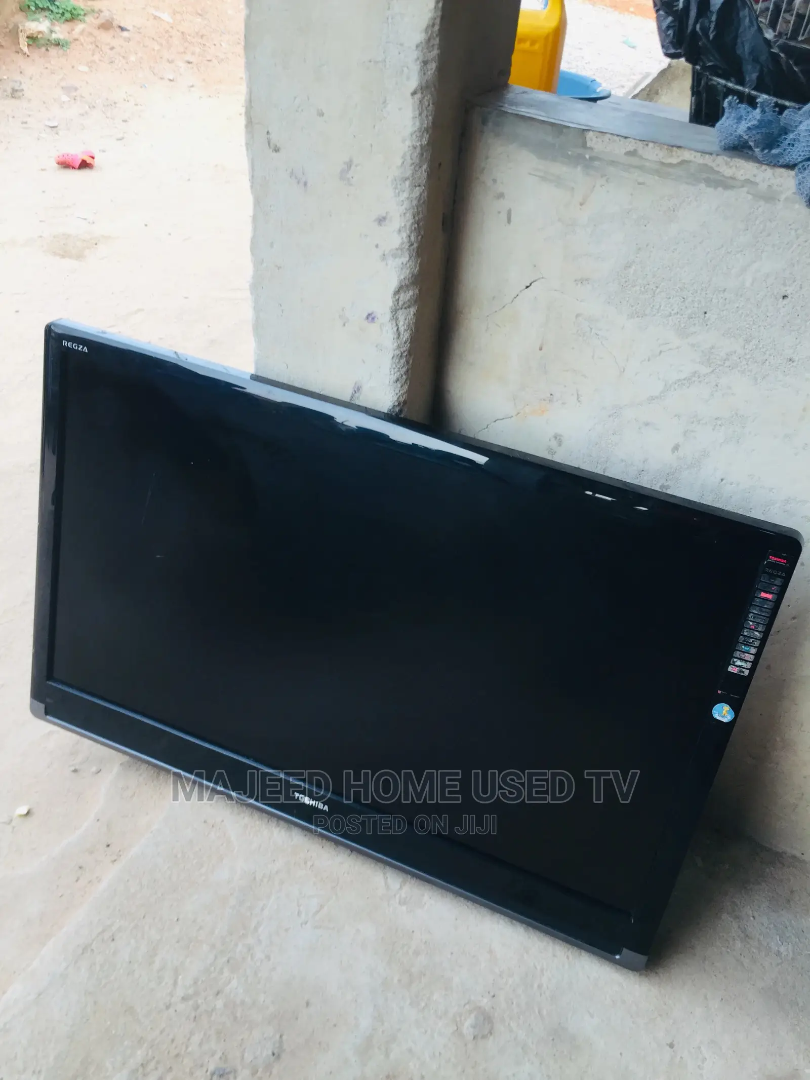 42inches Toshiba Lcd Digital Tv