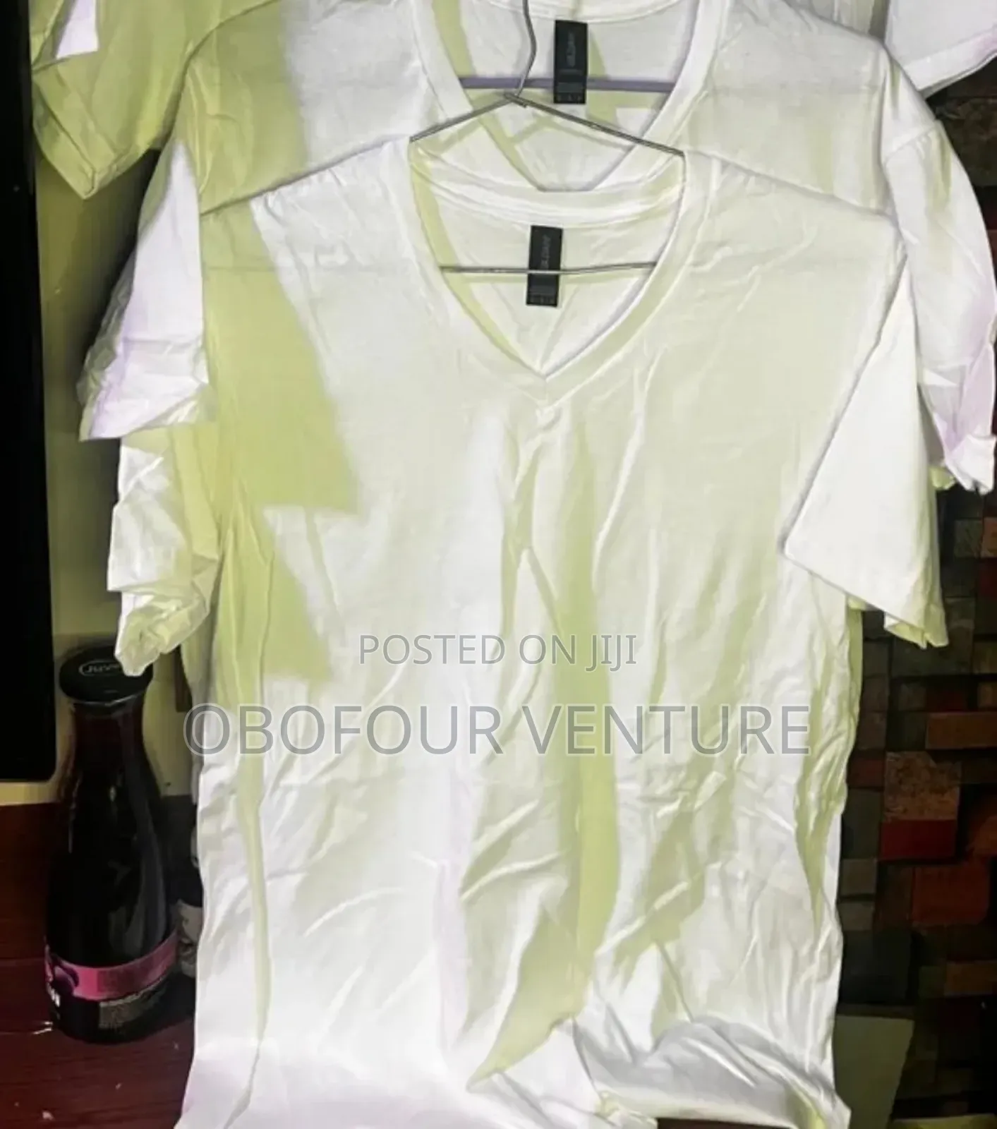 Plain White v-Neck T-Shirt, From Usa  0191