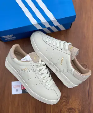 Photo - Adidas Unisex Topanga Sneaker