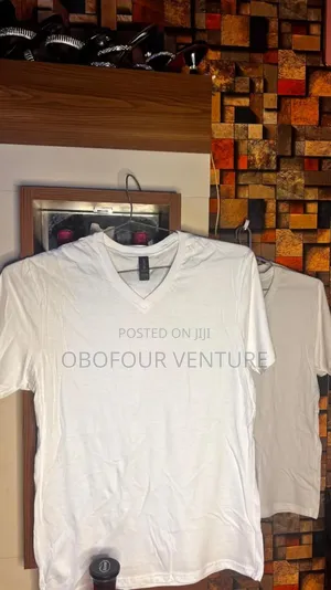 The Gildan Adult Men's Short Sleeve v-Neck T-Shirt  021