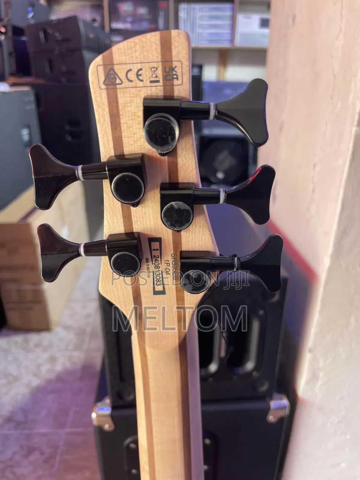 Soundgear By Ibanez All Black Active 5strings Bass Guitar