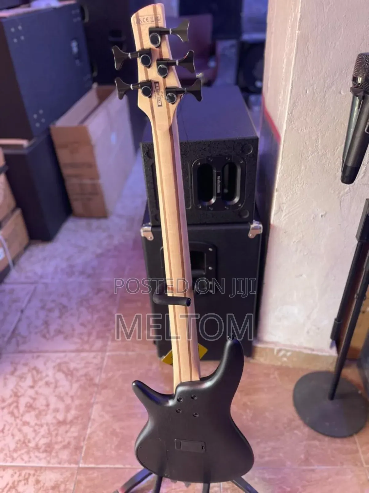 Soundgear By Ibanez All Black Active 5strings Bass Guitar