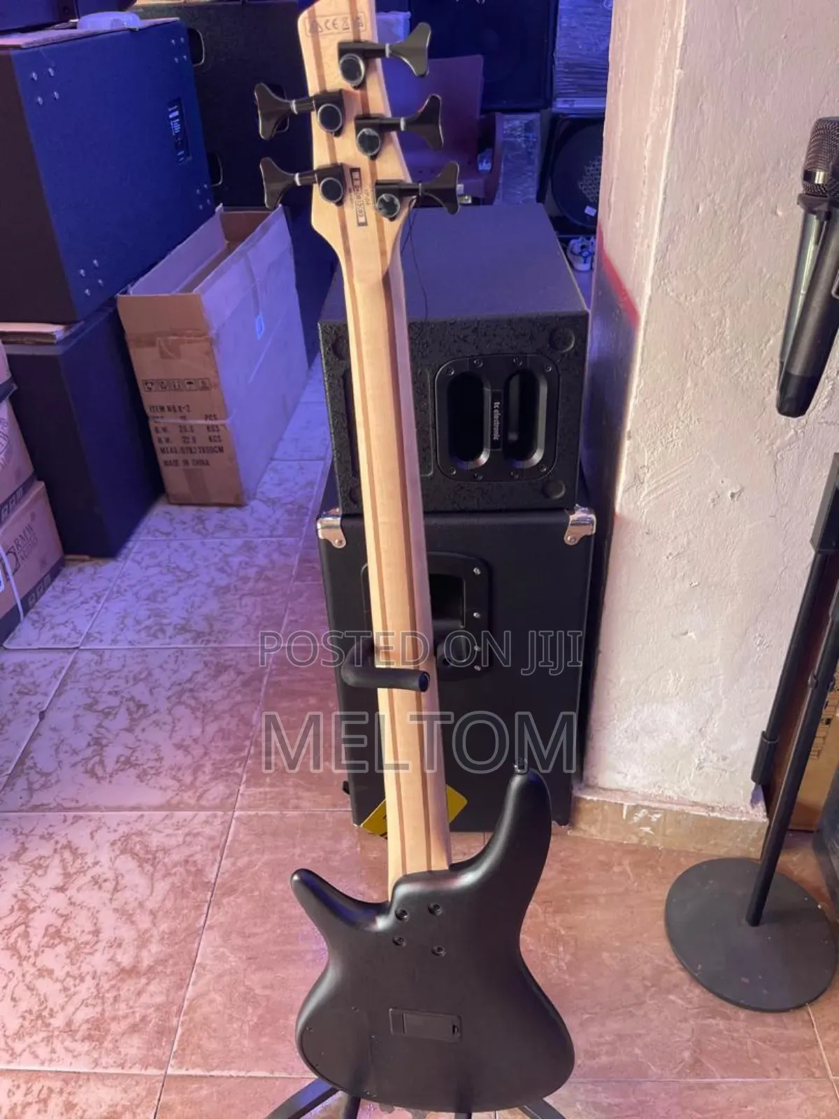 Soundgear By Ibanez All Black Active 5strings Bass Guitar