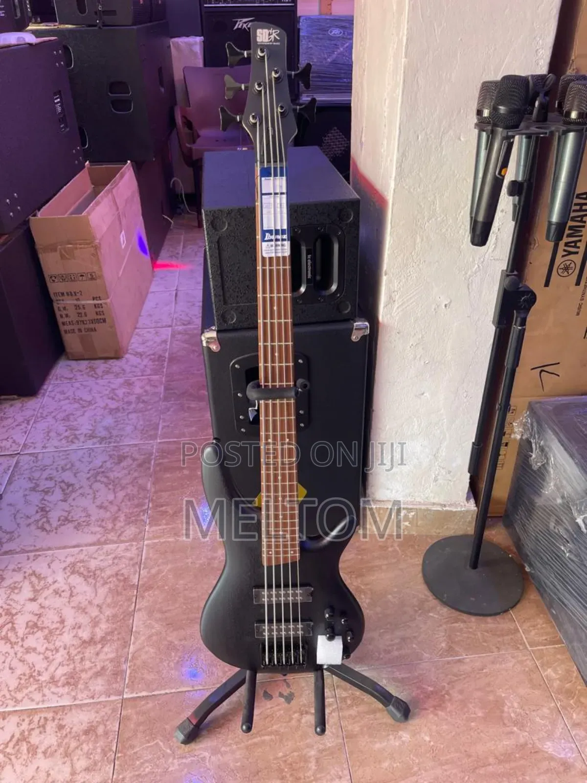 Soundgear By Ibanez All Black Active 5strings Bass Guitar
