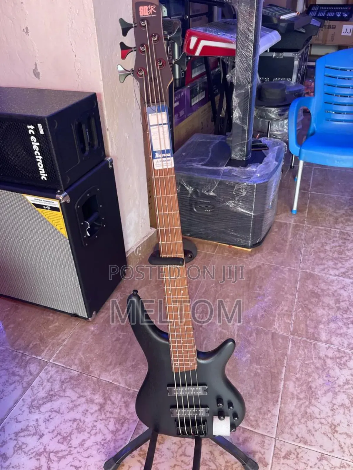 Soundgear By Ibanez All Black Active 5strings Bass Guitar