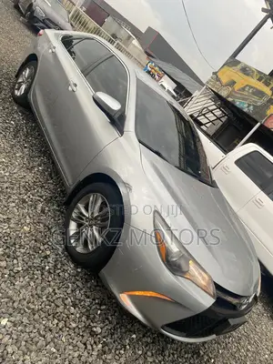 Toyota Camry SE 4dr Sedan (2.5L 4cyl 6A) 2016 Silver