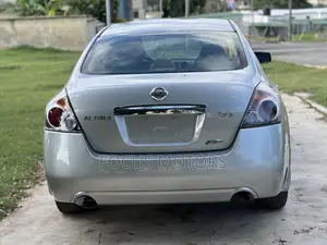 Nissan Altima 2010 White