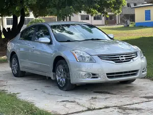 Nissan Altima 2010 White