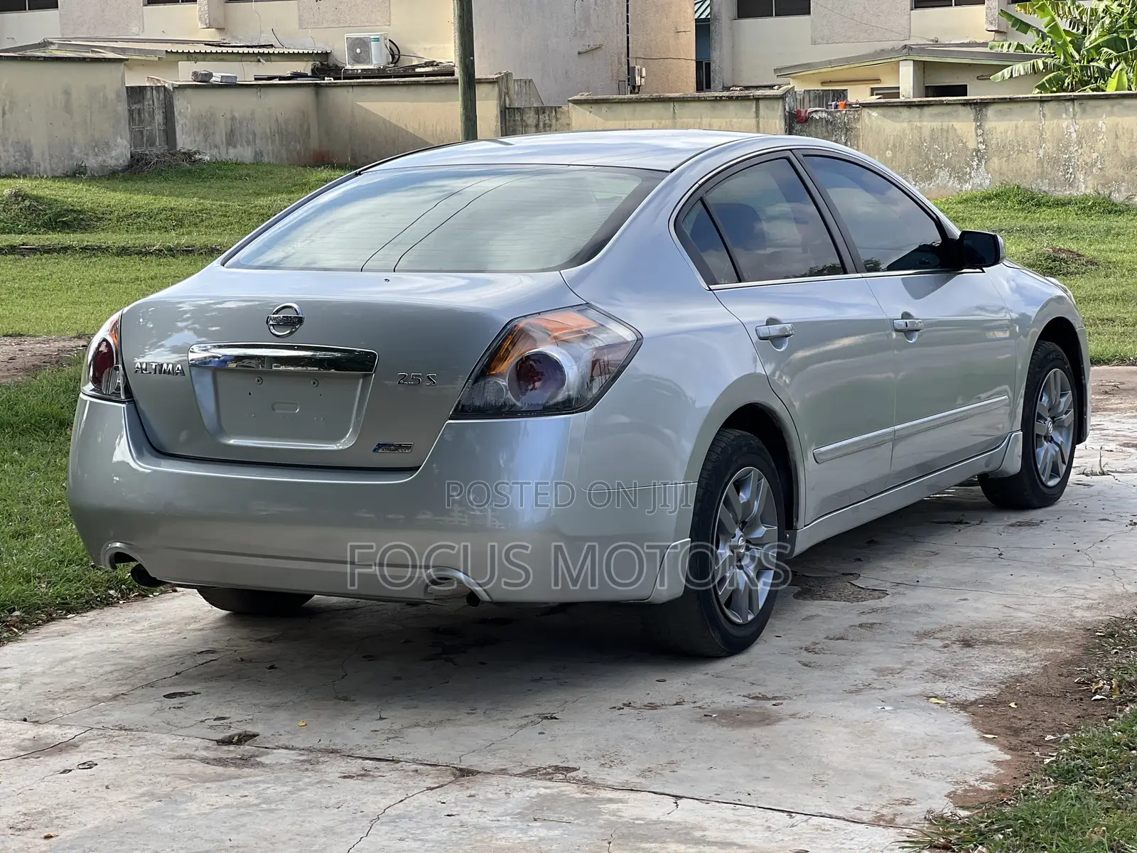 Nissan Altima 2010 White