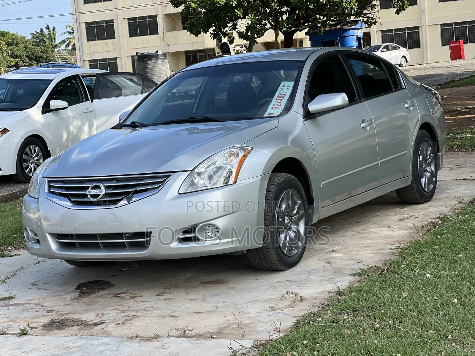 Nissan Altima 2010 White