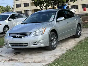 Nissan Altima 2010 White