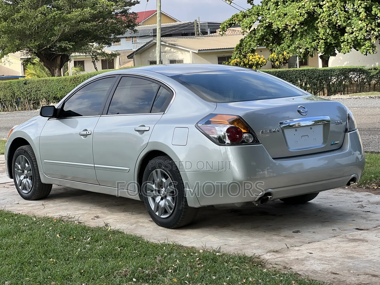 Nissan Altima 2010 White