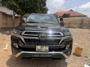 Photo - Toyota Land Cruiser 5.7 V8 VXR 2017 Black