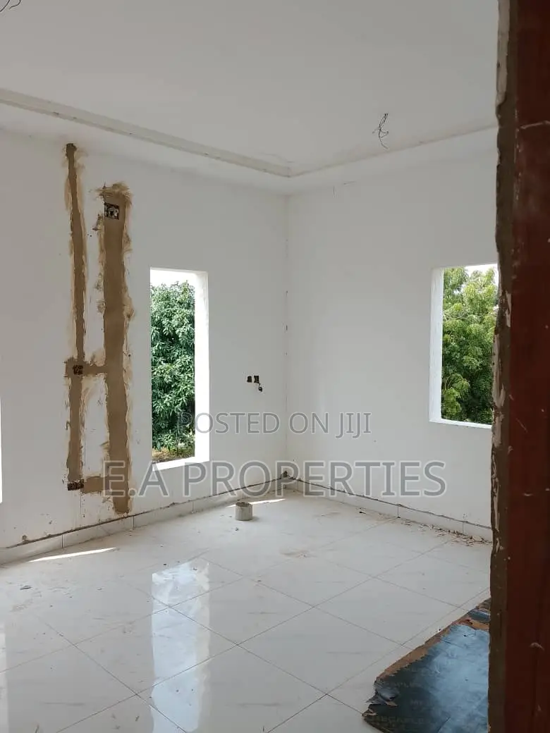 5bdrm House in E A Properties, Frafraha for sale