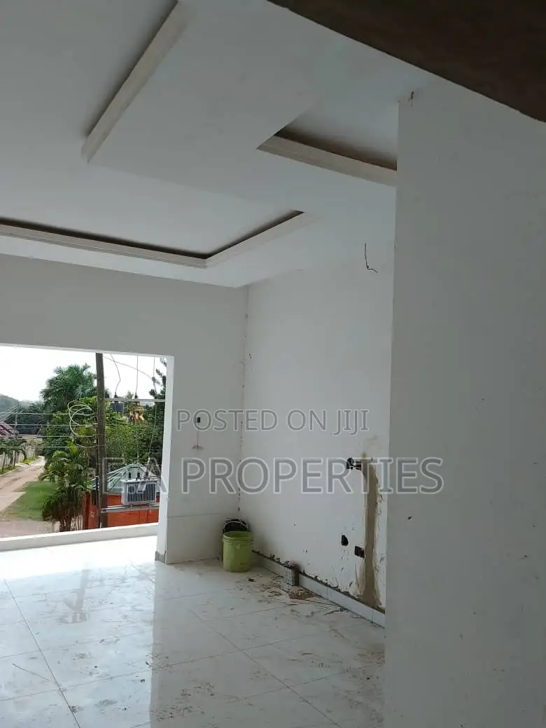 5bdrm House in E A Properties, Frafraha for sale