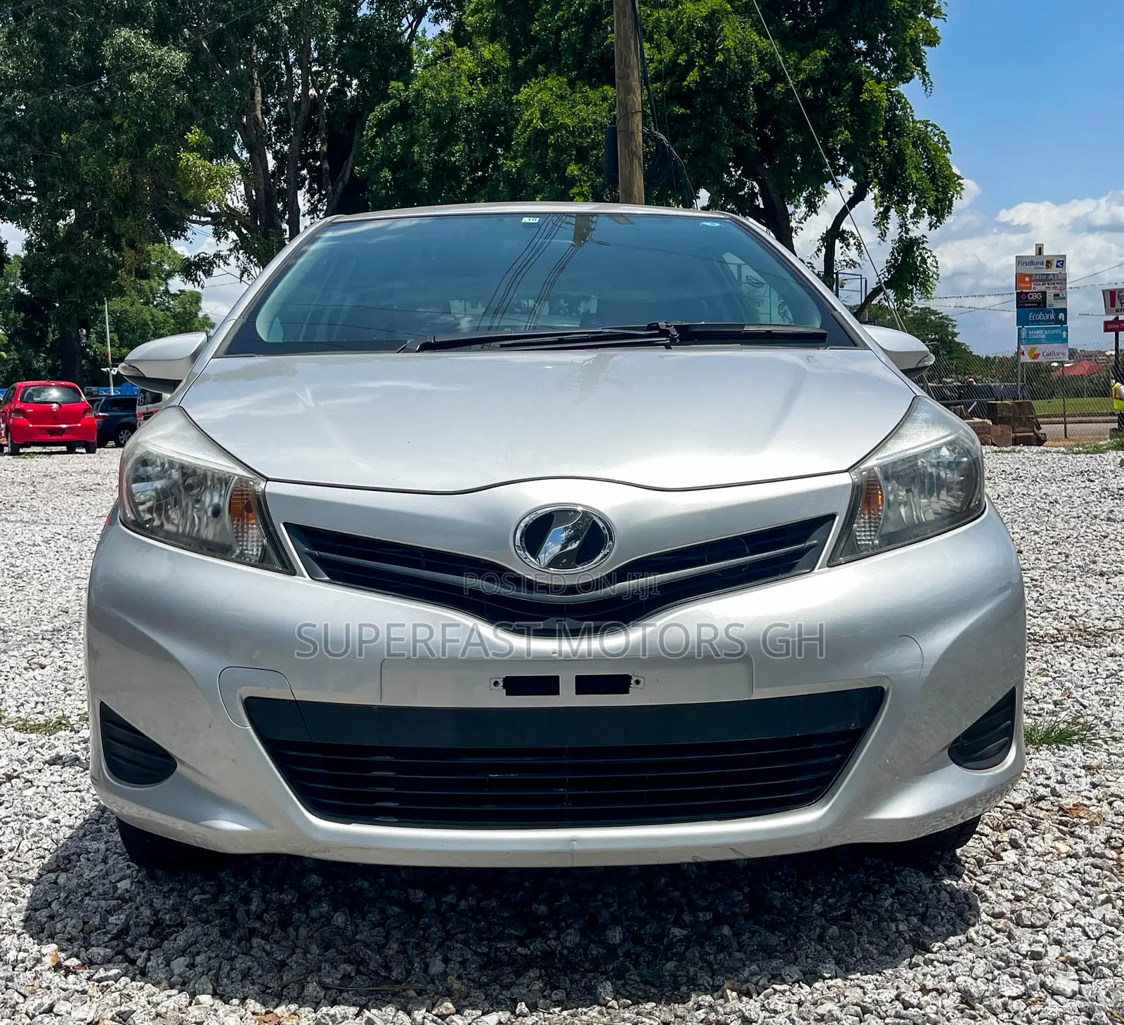 Toyota Vitz 1.3 AWD 3dr 2012 Silver