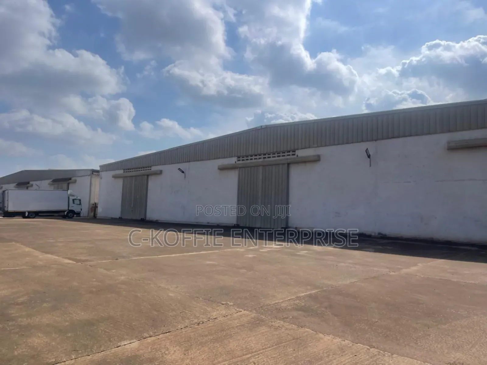 3,500 SQM at Tema 4 Rent