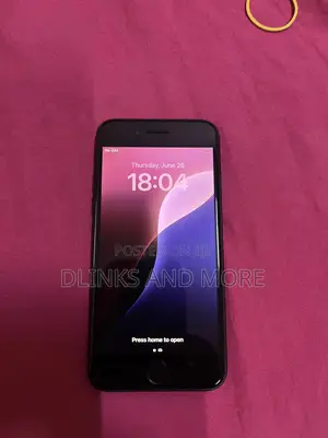 Photo - Apple iPhone SE (2022) 64 GB Black