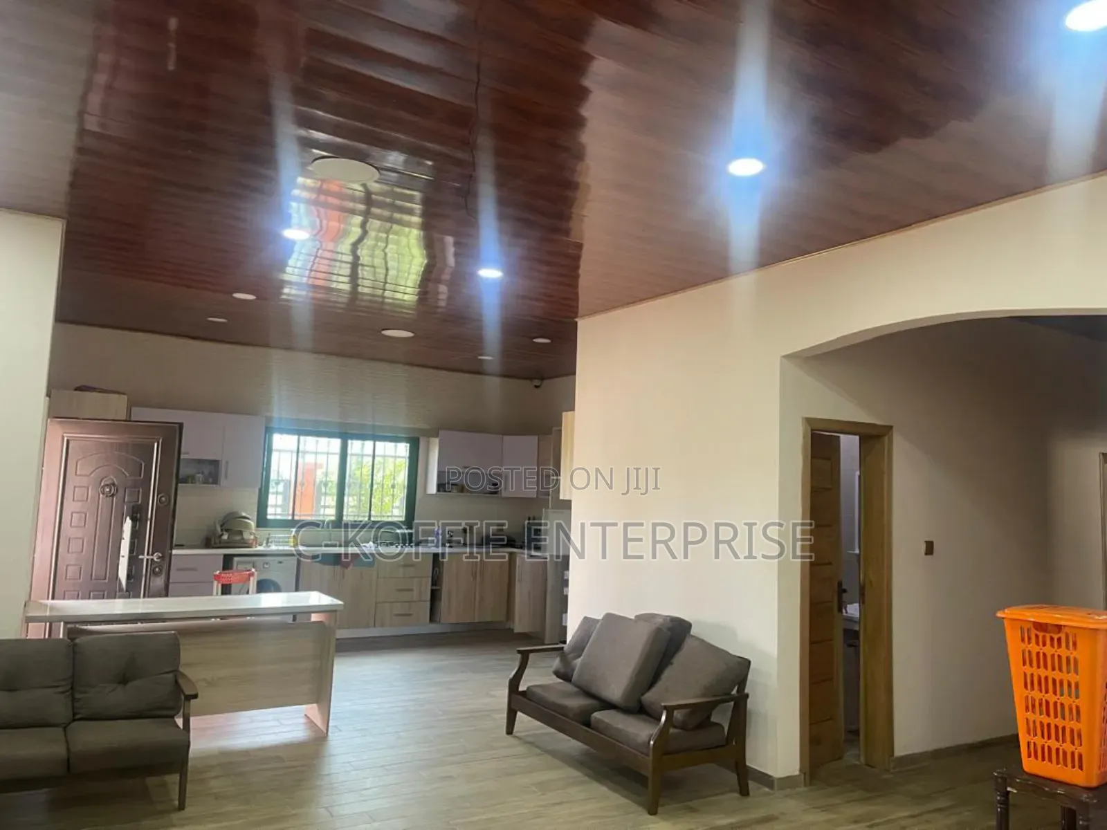 150sqm + 4bedrooms Self Compound at Tema Com 25 4 Rent