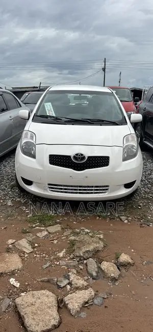 Toyota Yaris Base Hatchback 3dr 2011 White