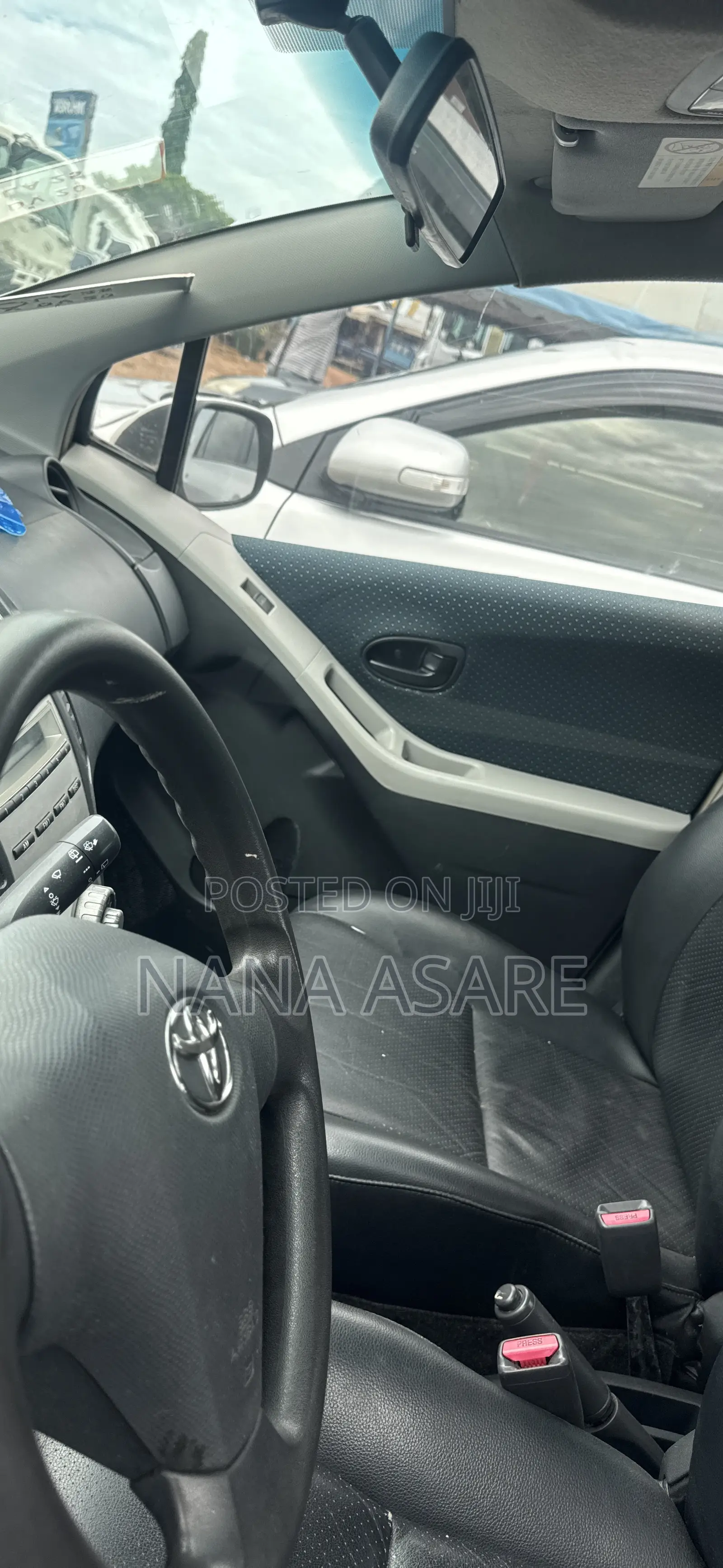 Toyota Yaris Base Hatchback 3dr 2011 White