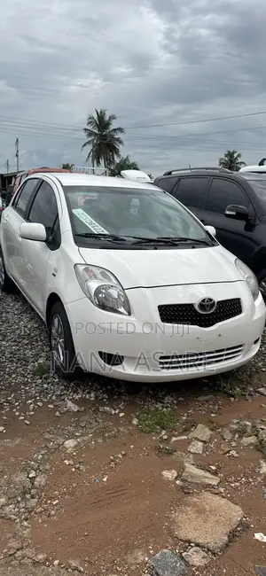 Toyota Yaris Base Hatchback 3dr 2011 White