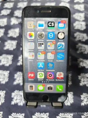 Photo - Apple iPhone SE (2022) 128 GB Gray