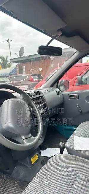 Toyota HiAce 2004