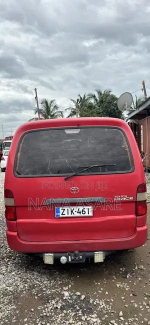 Toyota HiAce 2007 Red