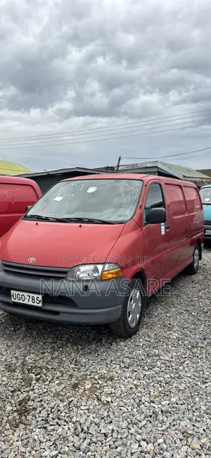 Toyota HiAce 2007 Red