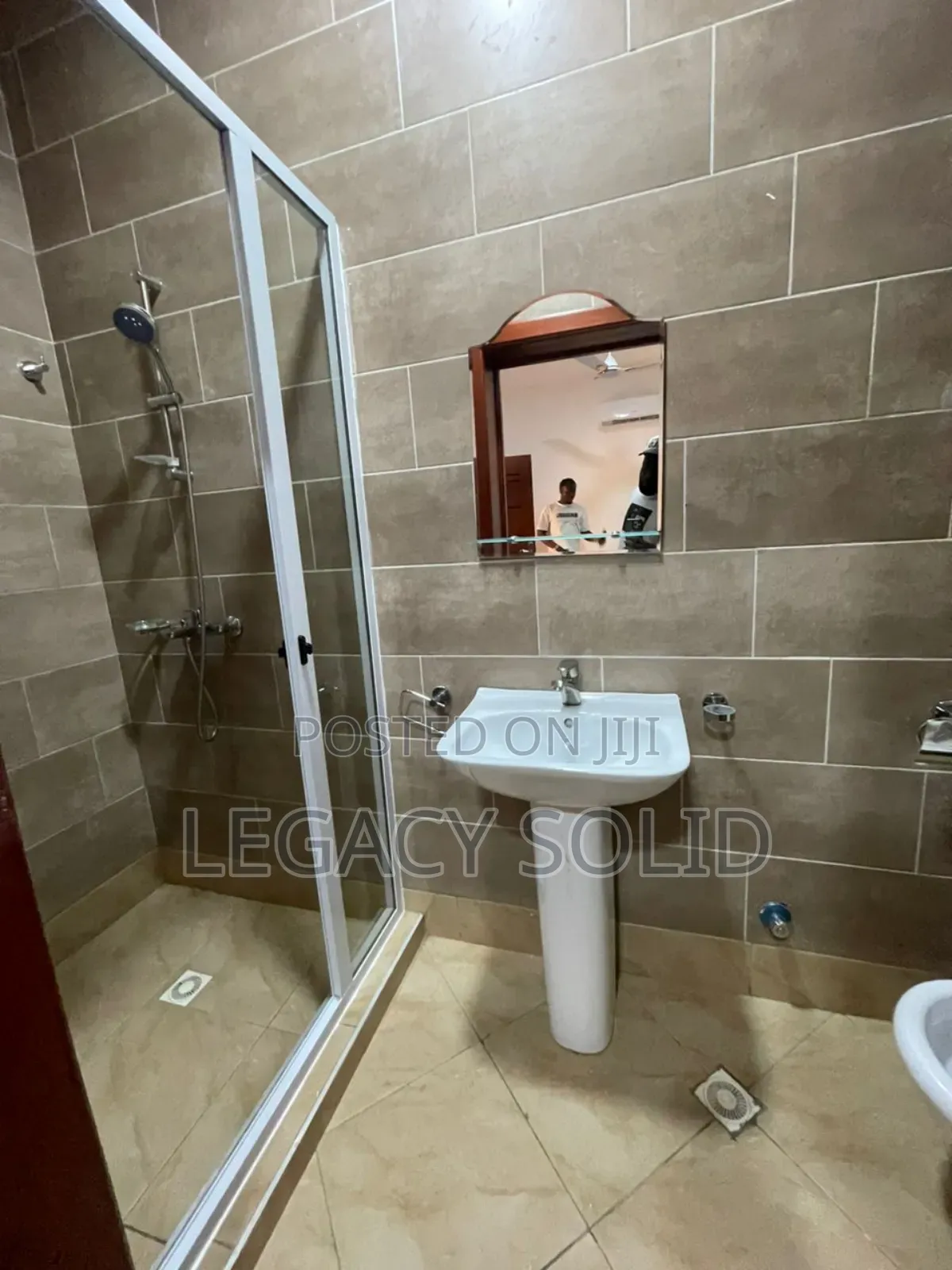 Mini Flat in 𝙻𝚎𝚐𝚊𝚌𝚢 𝚜𝚘𝚕𝚒𝚍 𝚛𝚎𝚊𝚕, Spintex for rent