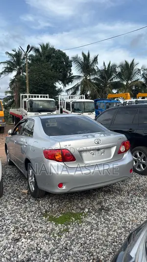 Toyota Corolla LE 4dr Sedan (1.8L 4cyl 4A) 2010 Silver