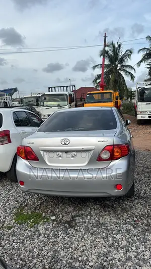 Toyota Corolla LE 4dr Sedan (1.8L 4cyl 4A) 2010 Silver