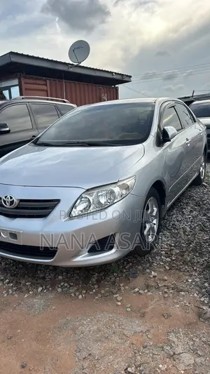 Toyota Corolla LE 4dr Sedan (1.8L 4cyl 4A) 2010 Silver