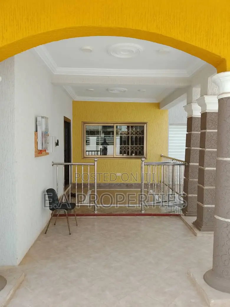 5bdrm House in E A Properties, Frafraha for sale