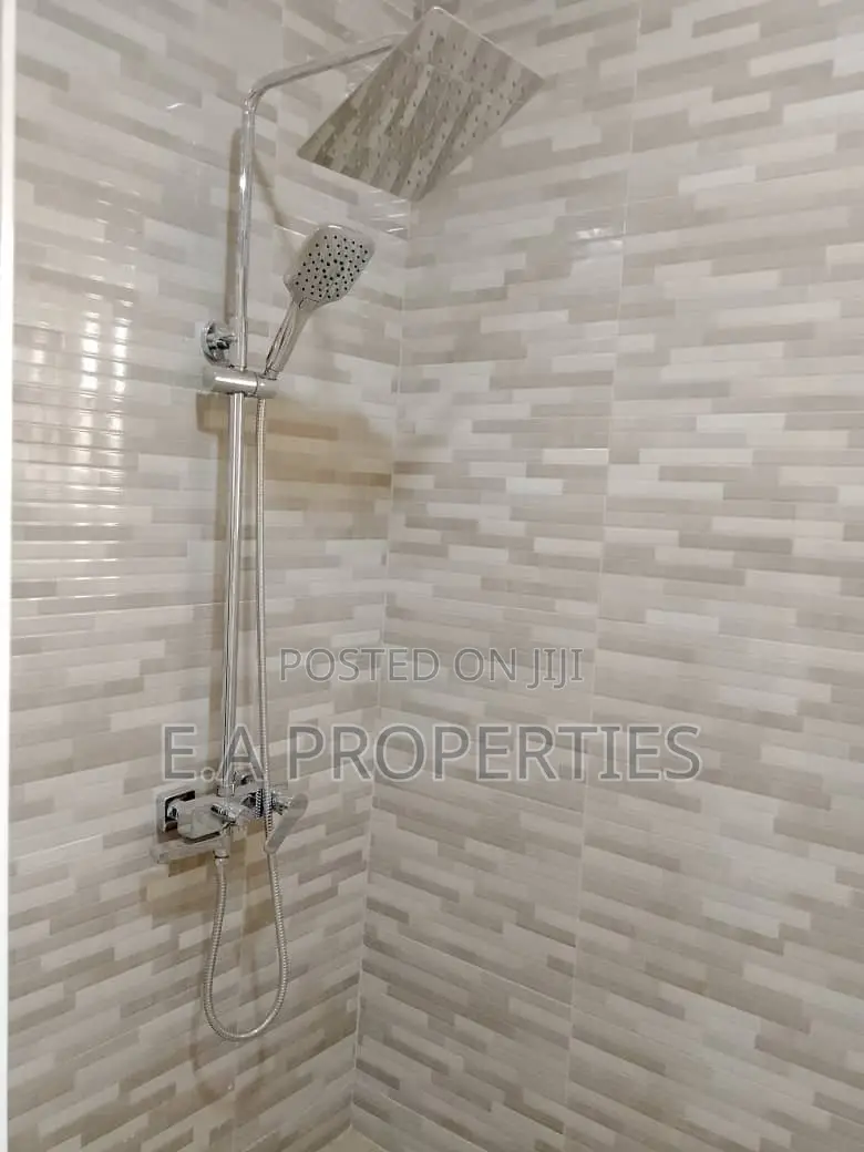 5bdrm House in E A Properties, Frafraha for sale